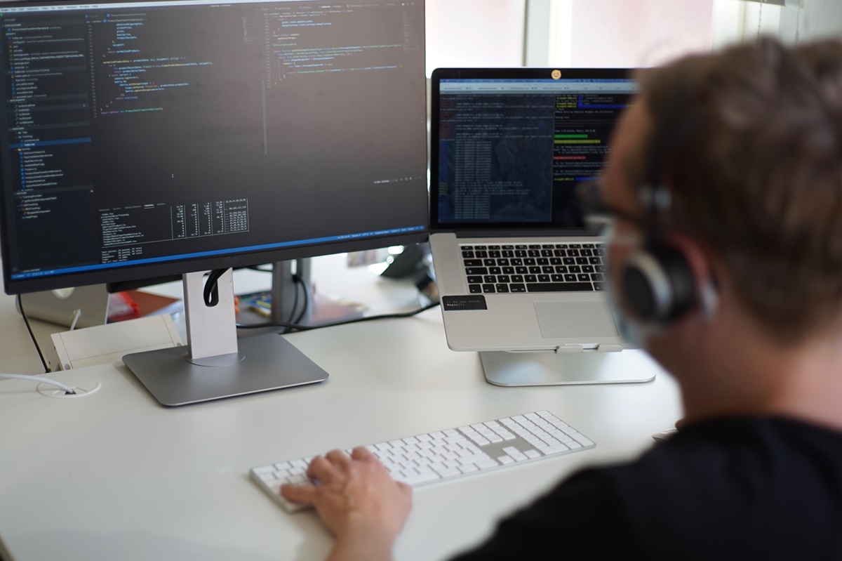 Discover essential React JS Best Practices for Frontend Development Teams. Elevate your coding game with expert tips and techniques. 